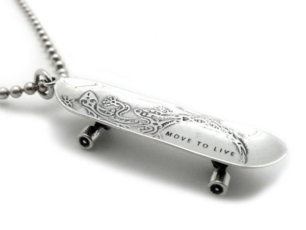 скейтборд (цвет: золото). серебряные скейтборды. подвеска со скейтом. серебряные скейтборды. серебряные скейтборды.